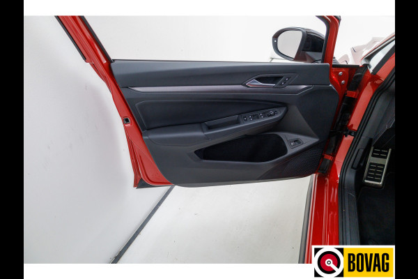 Volkswagen Golf 1.5 eHybrid GTE Black Style 272 PK | Panoramadak | Leer | Elec. trekhaak | Headup | Stoel- & stuurverw. | Stoelventilatie, Sfeerverlichting, bestuurdersstoel met geheugen, IQ matrix Led, Travel assist Volkswagen Golf 1.5 eHybrid GTE Black Style 272 PK | Panoramadak | Leer | Elec. trekhaak | Headup | Stoel- & stuurverw. | Stoelventilatie, Sfeerverlichting, bestuurdersstoel met geheugen, IQ matrix Led, Travel assist