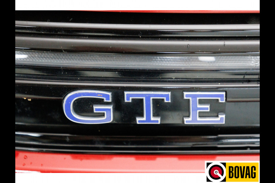Volkswagen Golf 1.5 eHybrid GTE Black Style 272 PK | Panoramadak | Leer | Elec. trekhaak | Headup | Stoel- & stuurverw. | Stoelventilatie, Sfeerverlichting, bestuurdersstoel met geheugen, IQ matrix Led, Travel assist Volkswagen Golf 1.5 eHybrid GTE Black Style 272 PK | Panoramadak | Leer | Elec. trekhaak | Headup | Stoel- & stuurverw. | Stoelventilatie, Sfeerverlichting, bestuurdersstoel met geheugen, IQ matrix Led, Travel assist