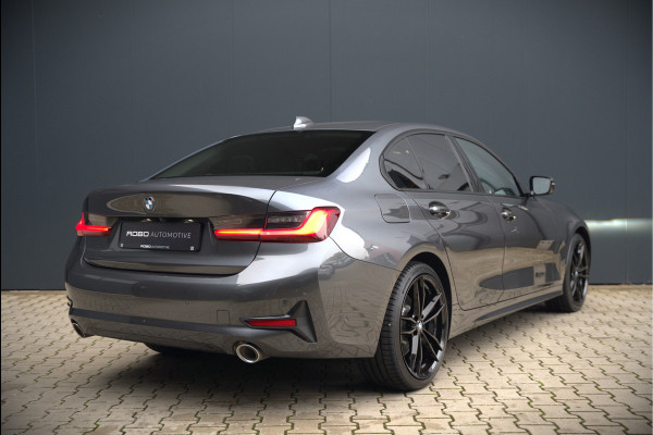 BMW 3-serie 330e eDrive Edition Sportline | Stoelverwarming | Cruise Control | Leer | Camera | Keyless | Apple Carplay | Ambiance Verlichting | HIFI | Parkeersensoren | Navigatie | NAP | Sport