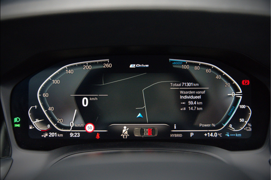 BMW 3-serie 330e eDrive Edition Sportline | Stoelverwarming | Cruise Control | Leer | Camera | Keyless | Apple Carplay | Ambiance Verlichting | HIFI | Parkeersensoren | Navigatie | NAP | Sport