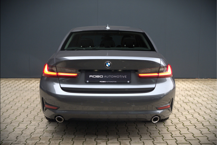 BMW 3-serie 330e eDrive Edition Sportline | Stoelverwarming | Cruise Control | Leer | Camera | Keyless | Apple Carplay | Ambiance Verlichting | HIFI | Parkeersensoren | Navigatie | NAP | Sport