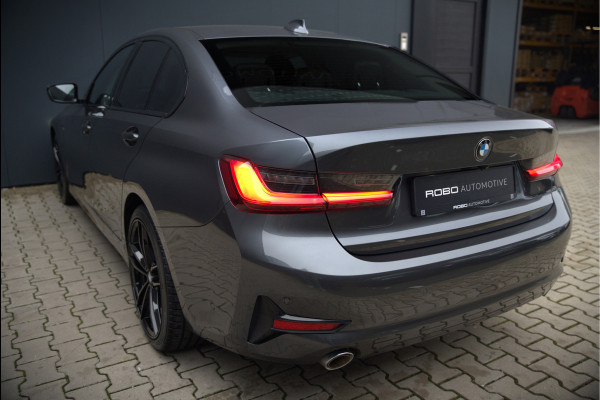 BMW 3-serie 330e eDrive Edition Sportline | Stoelverwarming | Cruise Control | Leer | Camera | Keyless | Apple Carplay | Ambiance Verlichting | HIFI | Parkeersensoren | Navigatie | NAP | Sport