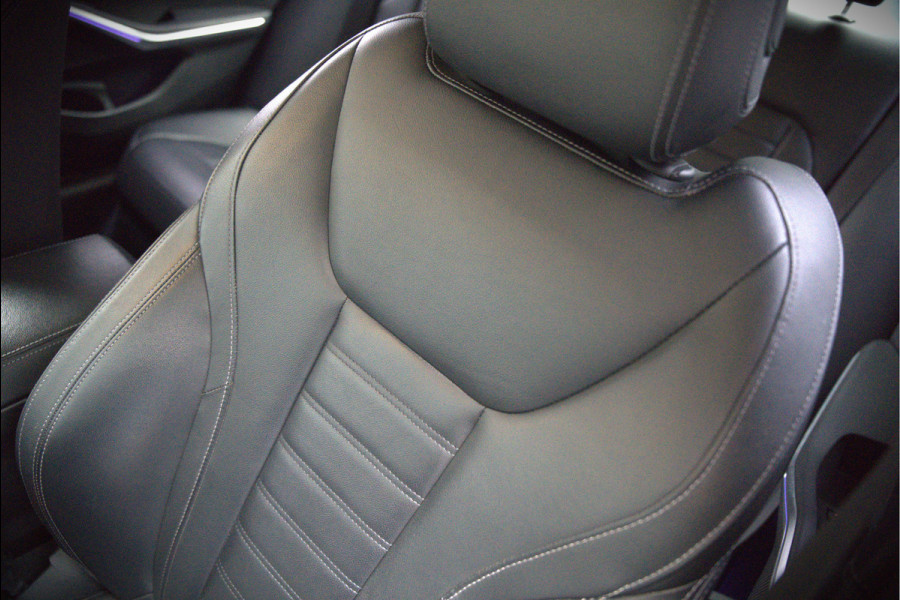 BMW 3-serie 330e eDrive Edition Sportline | Stoelverwarming | Cruise Control | Leer | Camera | Keyless | Apple Carplay | Ambiance Verlichting | HIFI | Parkeersensoren | Navigatie | NAP | Sport