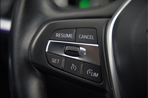 BMW 3-serie 330e eDrive Edition Sportline | Stoelverwarming | Cruise Control | Leer | Camera | Keyless | Apple Carplay | Ambiance Verlichting | HIFI | Parkeersensoren | Navigatie | NAP | Sport