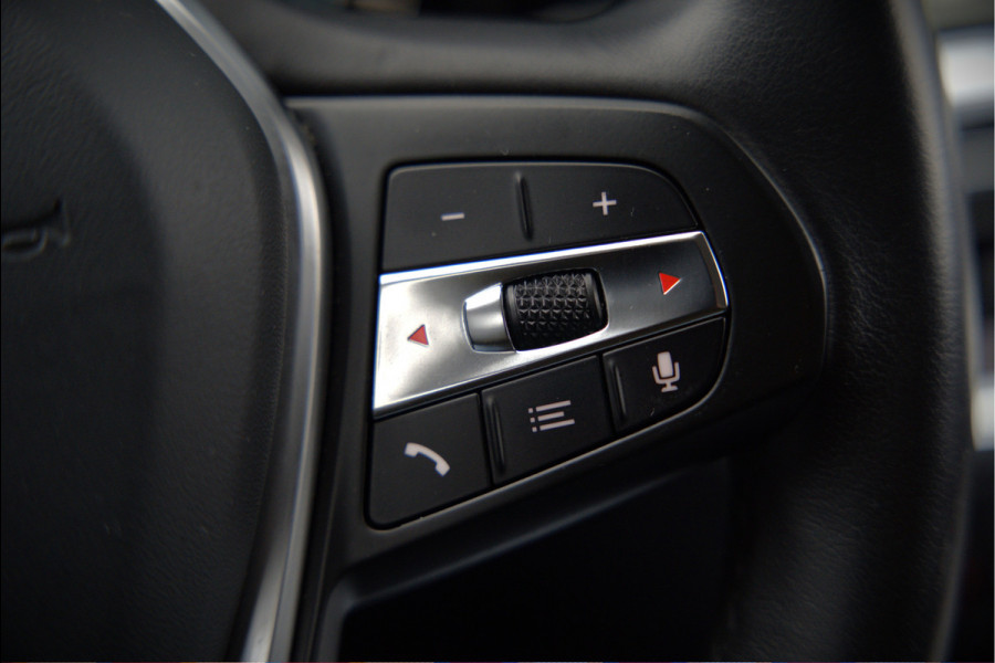 BMW 3-serie 330e eDrive Edition Sportline | Stoelverwarming | Cruise Control | Leer | Camera | Keyless | Apple Carplay | Ambiance Verlichting | HIFI | Parkeersensoren | Navigatie | NAP | Sport