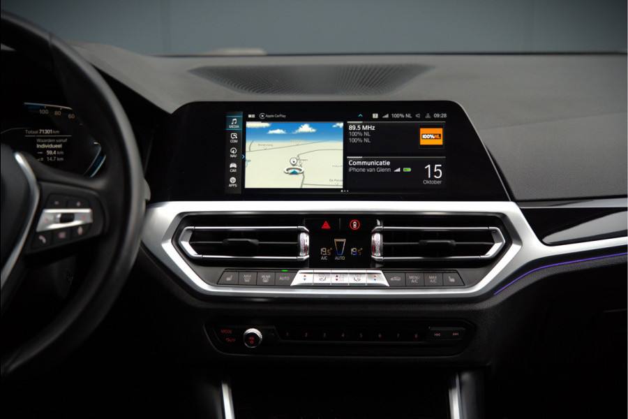 BMW 3-serie 330e eDrive Edition Sportline | Stoelverwarming | Cruise Control | Leer | Camera | Keyless | Apple Carplay | Ambiance Verlichting | HIFI | Parkeersensoren | Navigatie | NAP | Sport