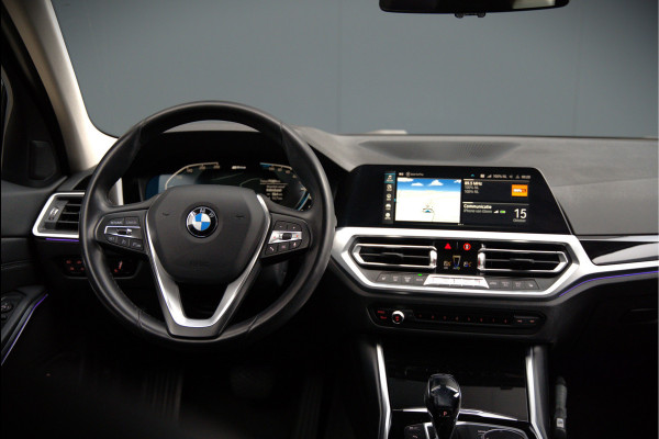 BMW 3-serie 330e eDrive Edition Sportline | Stoelverwarming | Cruise Control | Leer | Camera | Keyless | Apple Carplay | Ambiance Verlichting | HIFI | Parkeersensoren | Navigatie | NAP | Sport