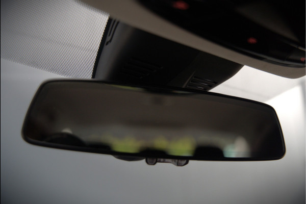 BMW 3-serie 330e eDrive Edition Sportline | Stoelverwarming | Cruise Control | Leer | Camera | Keyless | Apple Carplay | Ambiance Verlichting | HIFI | Parkeersensoren | Navigatie | NAP | Sport