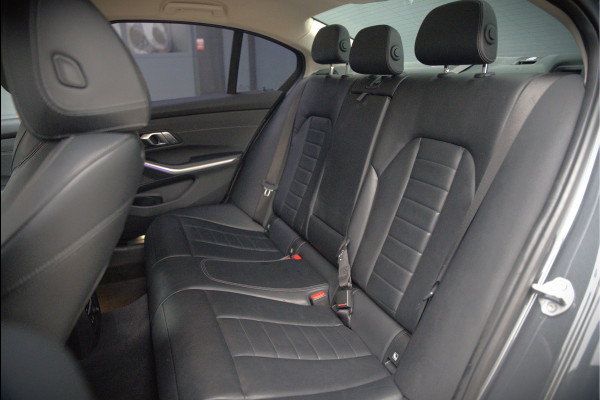 BMW 3-serie 330e eDrive Edition Sportline | Stoelverwarming | Cruise Control | Leer | Camera | Keyless | Apple Carplay | Ambiance Verlichting | HIFI | Parkeersensoren | Navigatie | NAP | Sport
