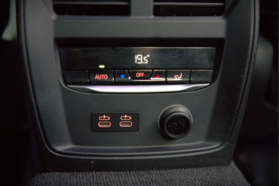 BMW 3-serie 330e eDrive Edition Sportline | Stoelverwarming | Cruise Control | Leer | Camera | Keyless | Apple Carplay | Ambiance Verlichting | HIFI | Parkeersensoren | Navigatie | NAP | Sport