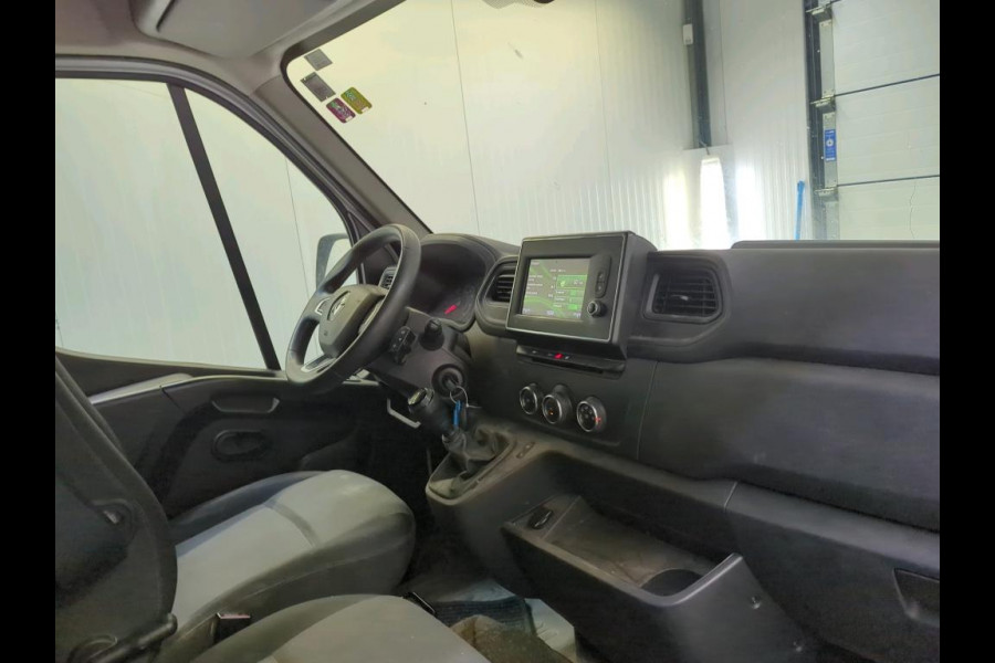 Renault Master 2.3 dCi 135pk L2 H2 Airco Navigatie Imperiaal Inrichting (Wordt verwacht)