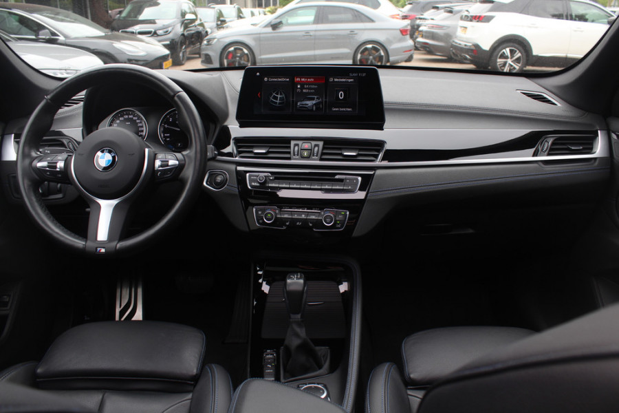 BMW X1 sDrive20i High Executive Ed. / Trekhaak / Panoramadak / Camera / Head-up / 19'' / Memory seats / Leder / Stuurverwarming / Navigatie / DAB / Stoelverwarming / Cruise Control BMW X1 sDrive20i High Executive Ed. / Trekhaak / Panoramadak / Camera / Head-up / 19'' / Memory seats / Leder / Stuurverwarming / Navigatie / DAB / Stoelverwarming / Cruise Control