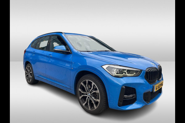 BMW X1 sDrive20i High Executive Ed. / Trekhaak / Panoramadak / Camera / Head-up / 19'' / Memory seats / Leder / Stuurverwarming / Navigatie / DAB / Stoelverwarming / Cruise Control BMW X1 sDrive20i High Executive Ed. / Trekhaak / Panoramadak / Camera / Head-up / 19'' / Memory seats / Leder / Stuurverwarming / Navigatie / DAB / Stoelverwarming / Cruise Control