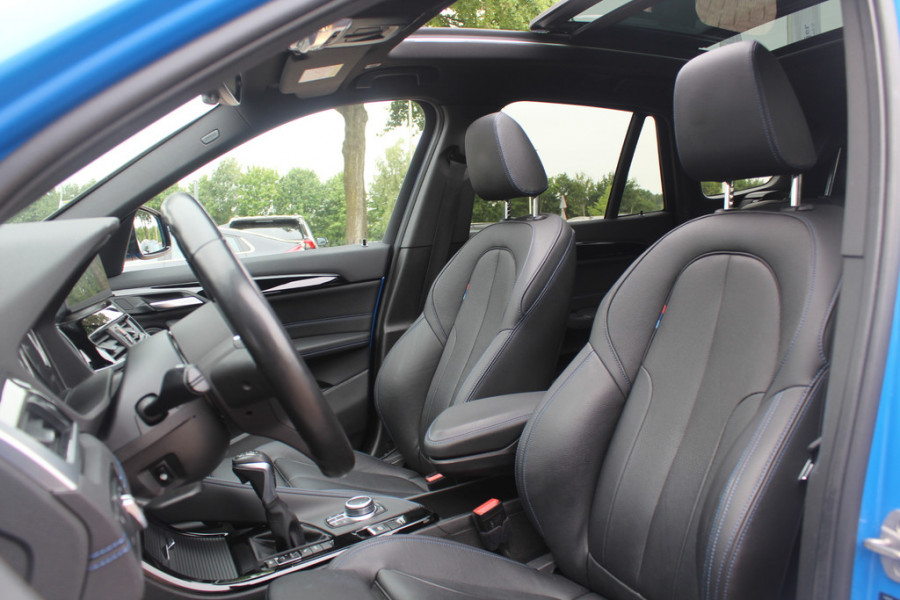 BMW X1 sDrive20i High Executive Ed. / Trekhaak / Panoramadak / Camera / Head-up / 19'' / Memory seats / Leder / Stuurverwarming / Navigatie / DAB / Stoelverwarming / Cruise Control BMW X1 sDrive20i High Executive Ed. / Trekhaak / Panoramadak / Camera / Head-up / 19'' / Memory seats / Leder / Stuurverwarming / Navigatie / DAB / Stoelverwarming / Cruise Control
