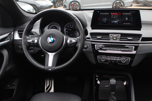 BMW X1 sDrive20i High Executive Ed. / Trekhaak / Panoramadak / Camera / Head-up / 19'' / Memory seats / Leder / Stuurverwarming / Navigatie / DAB / Stoelverwarming / Cruise Control BMW X1 sDrive20i High Executive Ed. / Trekhaak / Panoramadak / Camera / Head-up / 19'' / Memory seats / Leder / Stuurverwarming / Navigatie / DAB / Stoelverwarming / Cruise Control