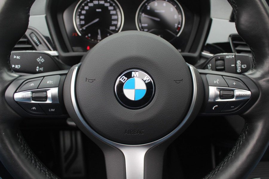 BMW X1 sDrive20i High Executive Ed. / Trekhaak / Panoramadak / Camera / Head-up / 19'' / Memory seats / Leder / Stuurverwarming / Navigatie / DAB / Stoelverwarming / Cruise Control BMW X1 sDrive20i High Executive Ed. / Trekhaak / Panoramadak / Camera / Head-up / 19'' / Memory seats / Leder / Stuurverwarming / Navigatie / DAB / Stoelverwarming / Cruise Control