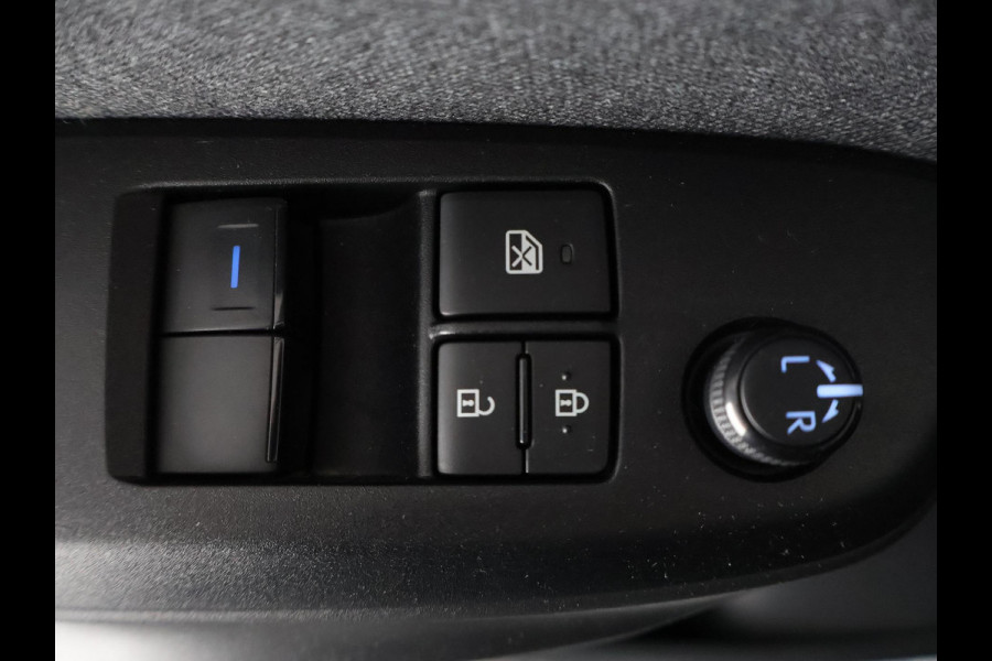 Toyota Yaris 1.5 HYBRID BI-TONE SILVERLINE AUTOMAAT CLOUD NAVI APPLE & ANDROID.CAMERA.TOYOTA GARANTIE TOT 2031 !! Toyota Yaris 1.5 HYBRID BI-TONE SILVERLINE AUTOMAAT CLOUD NAVI APPLE & ANDROID.CAMERA.TOYOTA GARANTIE TOT 2031 !!