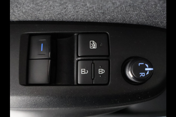 Toyota Yaris 1.5 HYBRID BI-TONE SILVERLINE AUTOMAAT CLOUD NAVI APPLE & ANDROID.CAMERA.TOYOTA GARANTIE TOT 2031 !! Toyota Yaris 1.5 HYBRID BI-TONE SILVERLINE AUTOMAAT CLOUD NAVI APPLE & ANDROID.CAMERA.TOYOTA GARANTIE TOT 2031 !!