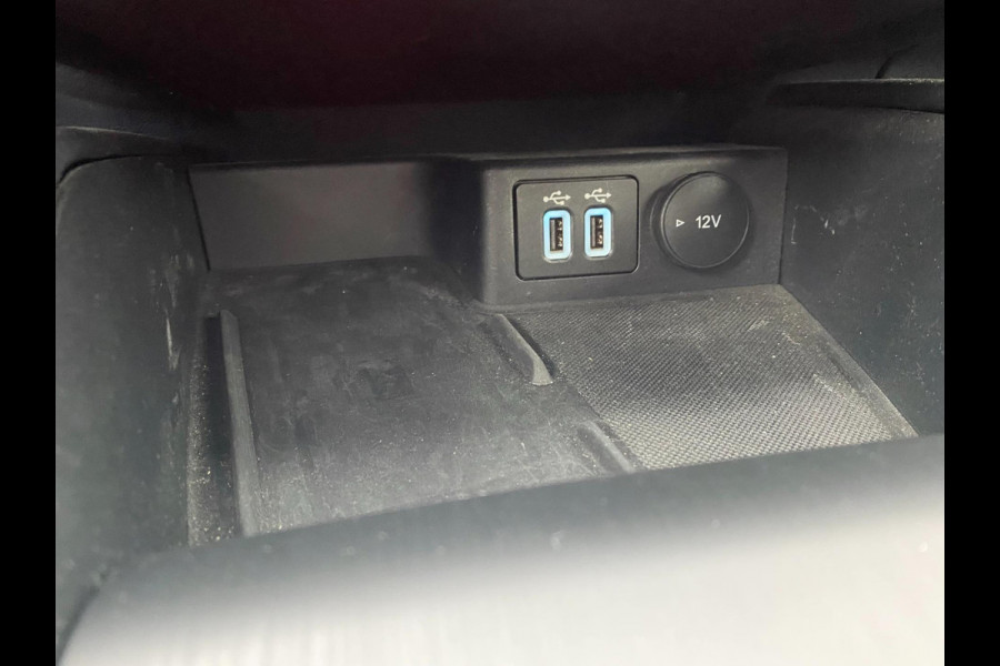 Ford Kuga 2.5 20V Titanium Plug in Hybride| Trekhaak| ACC | Carplay|Stoelverw 4X |Dealer onderh | Ford Kuga 2.5 20V Titanium Plug in Hybride| Trekhaak| ACC | Carplay|Stoelverw 4X |Dealer onderh |