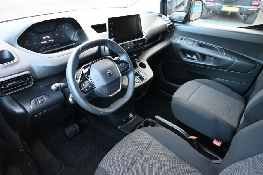 Peugeot Partner 1.5 BlueHDi L2 130 pk EAT8 S&S Camera, Standkachel, Trekhaak afneembaar Peugeot Partner 1.5 BlueHDi L2 130 pk EAT8 S&S Camera, Standkachel, Trekhaak afneembaar