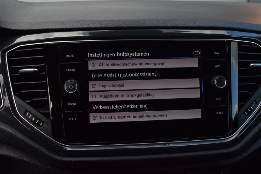 Volkswagen T-Roc 1.5 TSI 150pk DSG R-line Pano | Trekhaak | Beats | 19"