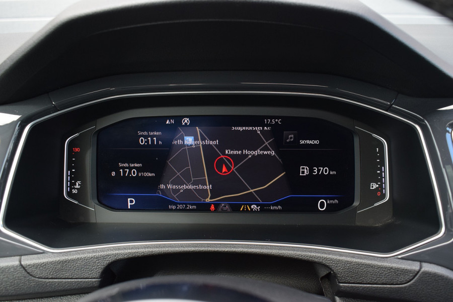 Volkswagen T-Roc 1.5 TSI 150pk DSG R-line Pano | Trekhaak | Beats | 19"