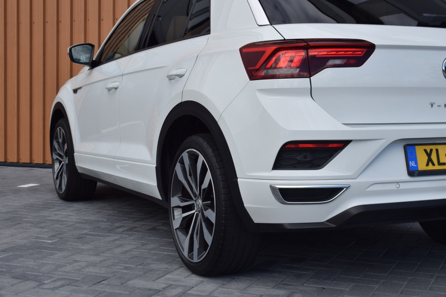 Volkswagen T-Roc 1.5 TSI 150pk DSG R-line Pano | Trekhaak | Beats | 19"
