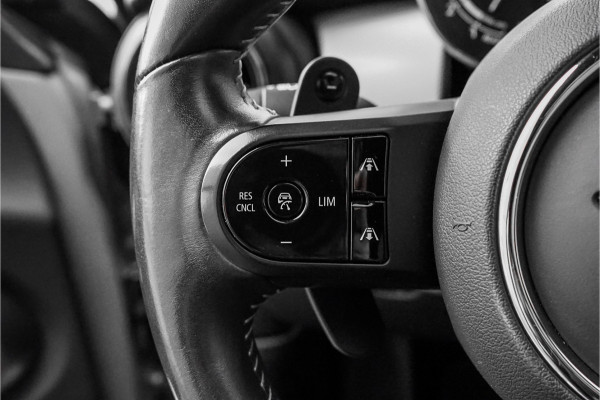 MINI Mini 2.0 Cooper S Yours ACC Pano H/K HUD Leder MINI Mini 2.0 Cooper S Yours ACC Pano H/K HUD Leder