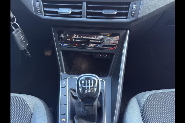 Volkswagen Polo 1.0 TSI Style | Camera | Parkeersensors | Airco (automatisch) | Digital Cockpit | Navigatie | IQ Light | Volkswagen Polo 1.0 TSI Style | Camera | Parkeersensors | Airco (automatisch) | Digital Cockpit | Navigatie | IQ Light |
