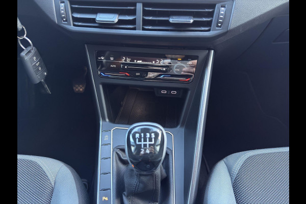 Volkswagen Polo 1.0 TSI Style | Camera | Parkeersensors | Airco (automatisch) | Digital Cockpit | Navigatie | IQ Light | Volkswagen Polo 1.0 TSI Style | Camera | Parkeersensors | Airco (automatisch) | Digital Cockpit | Navigatie | IQ Light |