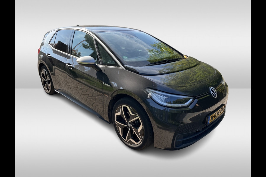 Volkswagen ID.3 First Plus 58 kWh SOH 92.5% / Camera / Keyless / Matrix LED / Interieurvoorverwarming / 19'' / DAB / 19'' / Navigatie / ACC Volkswagen ID.3 First Plus 58 kWh SOH 92.5% / Camera / Keyless / Matrix LED / Interieurvoorverwarming / 19'' / DAB / 19'' / Navigatie / ACC