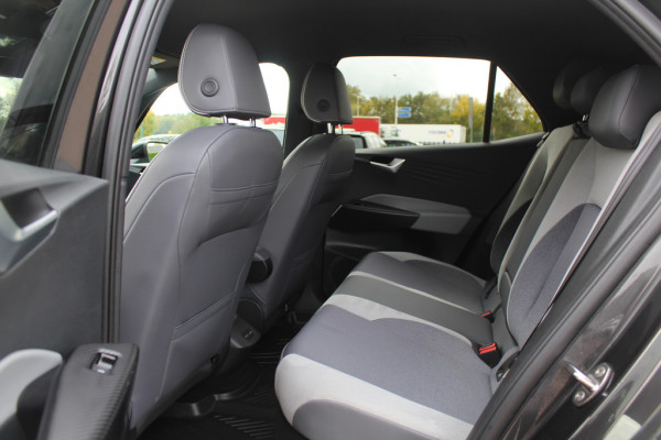 Volkswagen ID.3 First Plus 58 kWh SOH 92.5% / Camera / Keyless / Matrix LED / Interieurvoorverwarming / 19'' / DAB / 19'' / Navigatie / ACC Volkswagen ID.3 First Plus 58 kWh SOH 92.5% / Camera / Keyless / Matrix LED / Interieurvoorverwarming / 19'' / DAB / 19'' / Navigatie / ACC