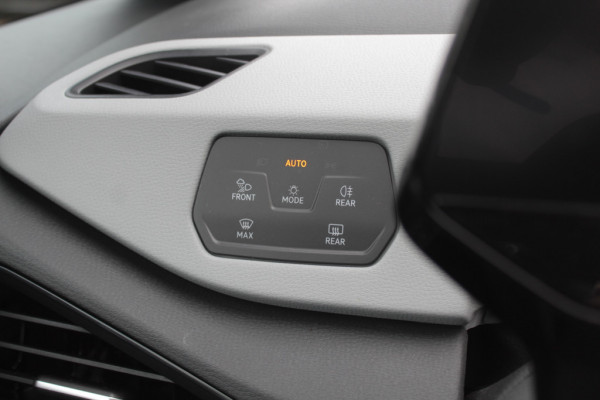 Volkswagen ID.3 First Plus 58 kWh SOH 92.5% / Camera / Keyless / Matrix LED / Interieurvoorverwarming / 19'' / DAB / 19'' / Navigatie / ACC Volkswagen ID.3 First Plus 58 kWh SOH 92.5% / Camera / Keyless / Matrix LED / Interieurvoorverwarming / 19'' / DAB / 19'' / Navigatie / ACC