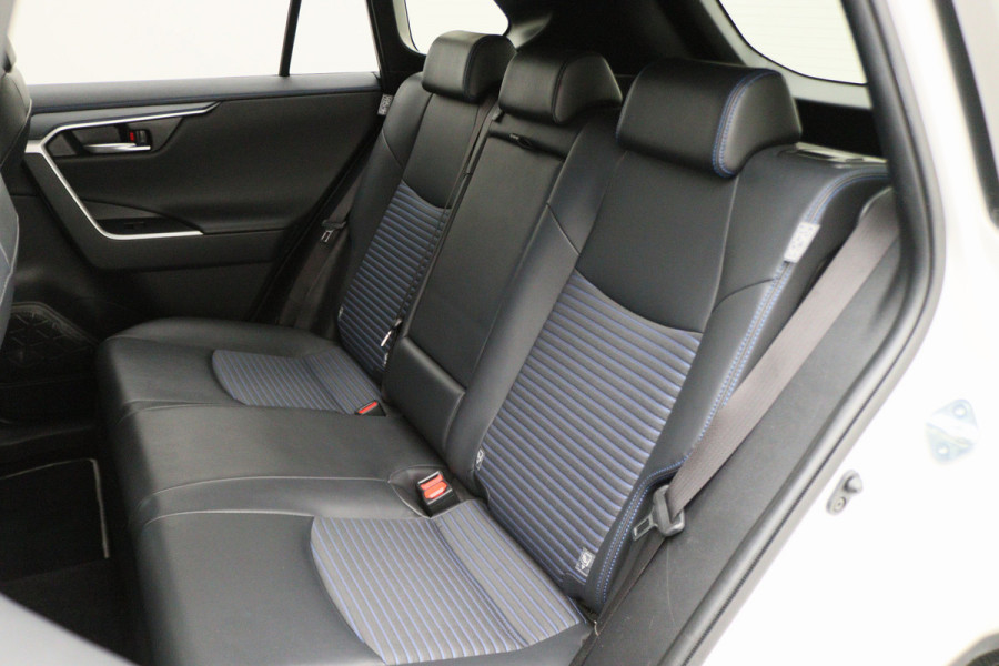 Toyota RAV4 2.5 Hybrid Style Bi-Tone Climate, ACC, Camera, Navigatie, Bluetooth, Verwarmde Voorruit, Trekhaak Toyota RAV4 2.5 Hybrid Style Bi-Tone Climate, ACC, Camera, Navigatie, Bluetooth, Verwarmde Voorruit, Trekhaak