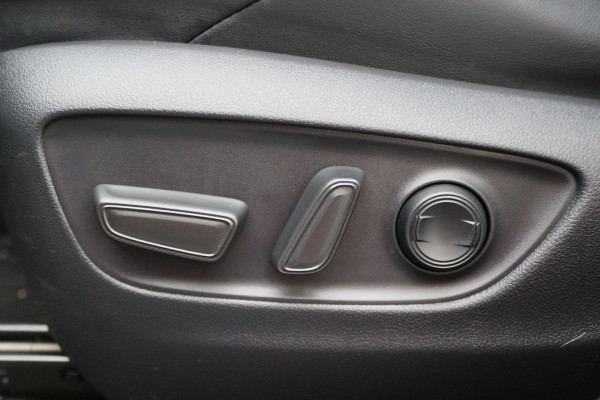 Toyota RAV4 2.5 Hybrid Style Bi-Tone Climate, ACC, Camera, Navigatie, Bluetooth, Verwarmde Voorruit, Trekhaak Toyota RAV4 2.5 Hybrid Style Bi-Tone Climate, ACC, Camera, Navigatie, Bluetooth, Verwarmde Voorruit, Trekhaak