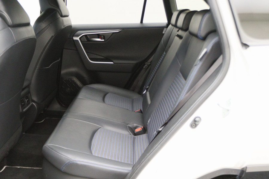 Toyota RAV4 2.5 Hybrid Style Bi-Tone Climate, ACC, Camera, Navigatie, Bluetooth, Verwarmde Voorruit, Trekhaak Toyota RAV4 2.5 Hybrid Style Bi-Tone Climate, ACC, Camera, Navigatie, Bluetooth, Verwarmde Voorruit, Trekhaak