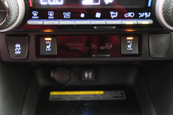 Toyota RAV4 2.5 Hybrid Style Bi-Tone Climate, ACC, Camera, Navigatie, Bluetooth, Verwarmde Voorruit, Trekhaak Toyota RAV4 2.5 Hybrid Style Bi-Tone Climate, ACC, Camera, Navigatie, Bluetooth, Verwarmde Voorruit, Trekhaak