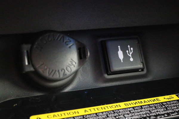 Toyota RAV4 2.5 Hybrid Style Bi-Tone Climate, ACC, Camera, Navigatie, Bluetooth, Verwarmde Voorruit, Trekhaak Toyota RAV4 2.5 Hybrid Style Bi-Tone Climate, ACC, Camera, Navigatie, Bluetooth, Verwarmde Voorruit, Trekhaak