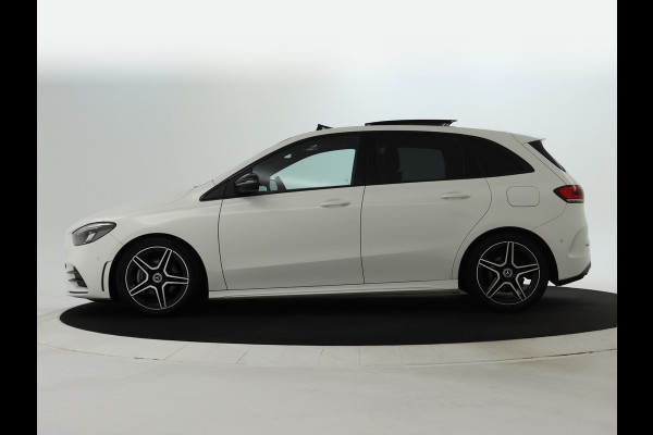 Mercedes-Benz B-Klasse 180 Business Solution AMG | Panoramadak | Achteruitrijcamera | Nightpakket | Apple Carplay | Inclusief 24 maanden MB Certified garantie voor Europa. Mercedes-Benz B-Klasse 180 Business Solution AMG | Panoramadak | Achteruitrijcamera | Nightpakket | Apple Carplay | Inclusief 24 maanden MB Certified garantie voor Europa.