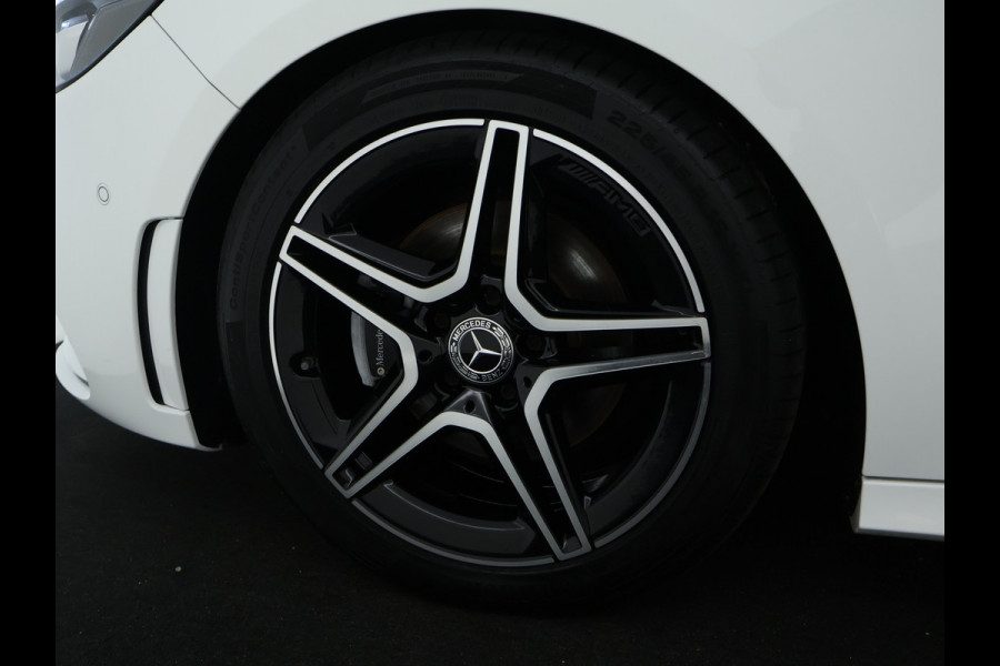 Mercedes-Benz B-Klasse 180 Business Solution AMG | Panoramadak | Achteruitrijcamera | Nightpakket | Apple Carplay | Inclusief 24 maanden MB Certified garantie voor Europa. Mercedes-Benz B-Klasse 180 Business Solution AMG | Panoramadak | Achteruitrijcamera | Nightpakket | Apple Carplay | Inclusief 24 maanden MB Certified garantie voor Europa.