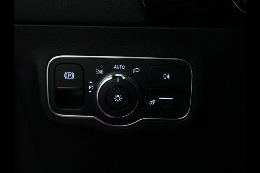 Mercedes-Benz B-Klasse 180 Business Solution AMG | Panoramadak | Achteruitrijcamera | Nightpakket | Apple Carplay | Inclusief 24 maanden MB Certified garantie voor Europa. Mercedes-Benz B-Klasse 180 Business Solution AMG | Panoramadak | Achteruitrijcamera | Nightpakket | Apple Carplay | Inclusief 24 maanden MB Certified garantie voor Europa.