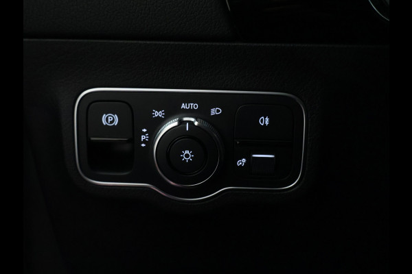 Mercedes-Benz B-Klasse 180 Business Solution AMG | Panoramadak | Achteruitrijcamera | Nightpakket | Apple Carplay | Inclusief 24 maanden MB Certified garantie voor Europa. Mercedes-Benz B-Klasse 180 Business Solution AMG | Panoramadak | Achteruitrijcamera | Nightpakket | Apple Carplay | Inclusief 24 maanden MB Certified garantie voor Europa.