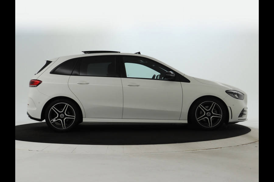 Mercedes-Benz B-Klasse 180 Business Solution AMG | Panoramadak | Achteruitrijcamera | Nightpakket | Apple Carplay | Inclusief 24 maanden MB Certified garantie voor Europa. Mercedes-Benz B-Klasse 180 Business Solution AMG | Panoramadak | Achteruitrijcamera | Nightpakket | Apple Carplay | Inclusief 24 maanden MB Certified garantie voor Europa.