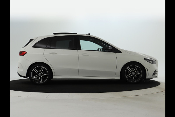 Mercedes-Benz B-Klasse 180 Business Solution AMG | Panoramadak | Achteruitrijcamera | Nightpakket | Apple Carplay | Inclusief 24 maanden MB Certified garantie voor Europa. Mercedes-Benz B-Klasse 180 Business Solution AMG | Panoramadak | Achteruitrijcamera | Nightpakket | Apple Carplay | Inclusief 24 maanden MB Certified garantie voor Europa.