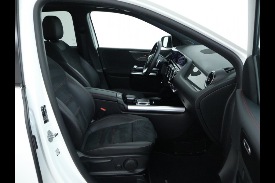 Mercedes-Benz B-Klasse 180 Business Solution AMG | Panoramadak | Achteruitrijcamera | Nightpakket | Apple Carplay | Inclusief 24 maanden MB Certified garantie voor Europa. Mercedes-Benz B-Klasse 180 Business Solution AMG | Panoramadak | Achteruitrijcamera | Nightpakket | Apple Carplay | Inclusief 24 maanden MB Certified garantie voor Europa.