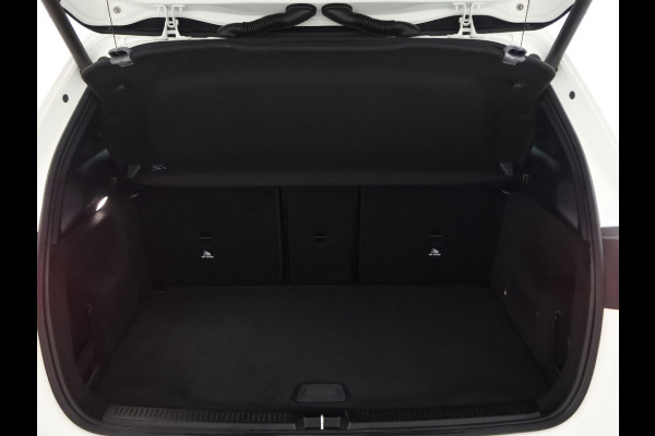 Mercedes-Benz B-Klasse 180 Business Solution AMG | Panoramadak | Achteruitrijcamera | Nightpakket | Apple Carplay | Inclusief 24 maanden MB Certified garantie voor Europa. Mercedes-Benz B-Klasse 180 Business Solution AMG | Panoramadak | Achteruitrijcamera | Nightpakket | Apple Carplay | Inclusief 24 maanden MB Certified garantie voor Europa.