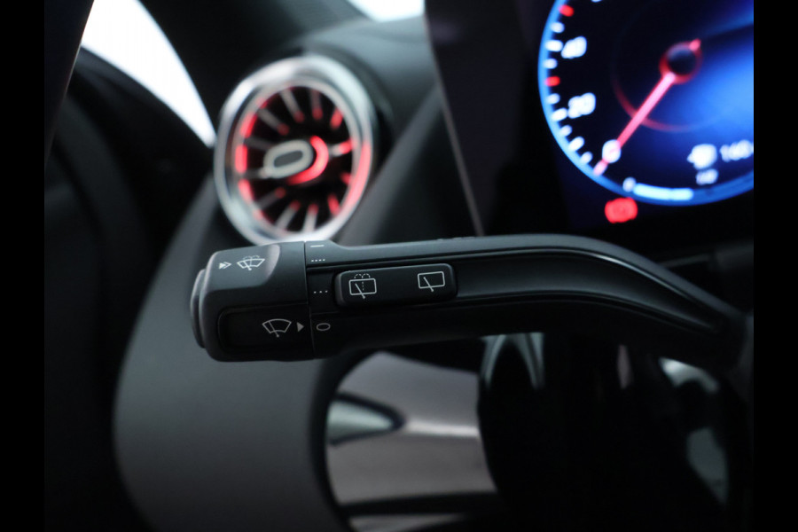 Mercedes-Benz GLA 250 e AMG Plug-In Hybride AMG Line | Night Pakket | 19 Inch AMG Velgen | Memory voorstoelen | Sfeerverlichting. Inclusief 24 maanden MB Certified garantie voor Europa.