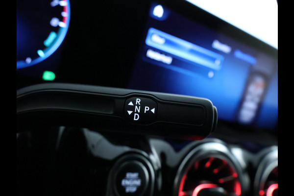 Mercedes-Benz GLA 250 e AMG Plug-In Hybride AMG Line | Night Pakket | 19 Inch AMG Velgen | Memory voorstoelen | Sfeerverlichting. Inclusief 24 maanden MB Certified garantie voor Europa.