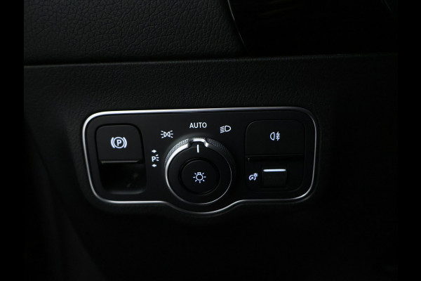 Mercedes-Benz GLA 250 e AMG Plug-In Hybride AMG Line | Night Pakket | 19 Inch AMG Velgen | Memory voorstoelen | Sfeerverlichting. Inclusief 24 maanden MB Certified garantie voor Europa.