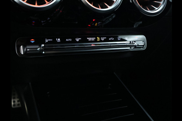 Mercedes-Benz GLA 250 e AMG Plug-In Hybride AMG Line | Night Pakket | 19 Inch AMG Velgen | Memory voorstoelen | Sfeerverlichting. Inclusief 24 maanden MB Certified garantie voor Europa.